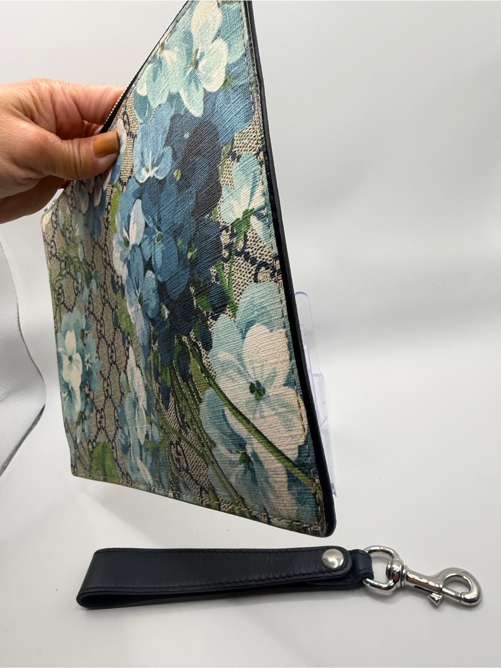 Gucci Blue Floral GG Supreme Wristlet Pouch - Picture 3 of 12